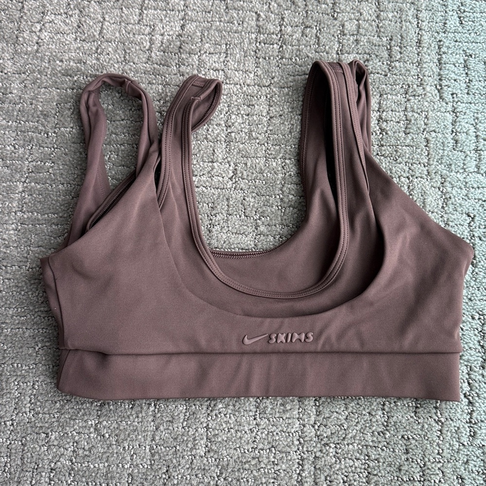 NikeSKIMS Matte Double Strap Scoop Bra - Picture 2 of 2
